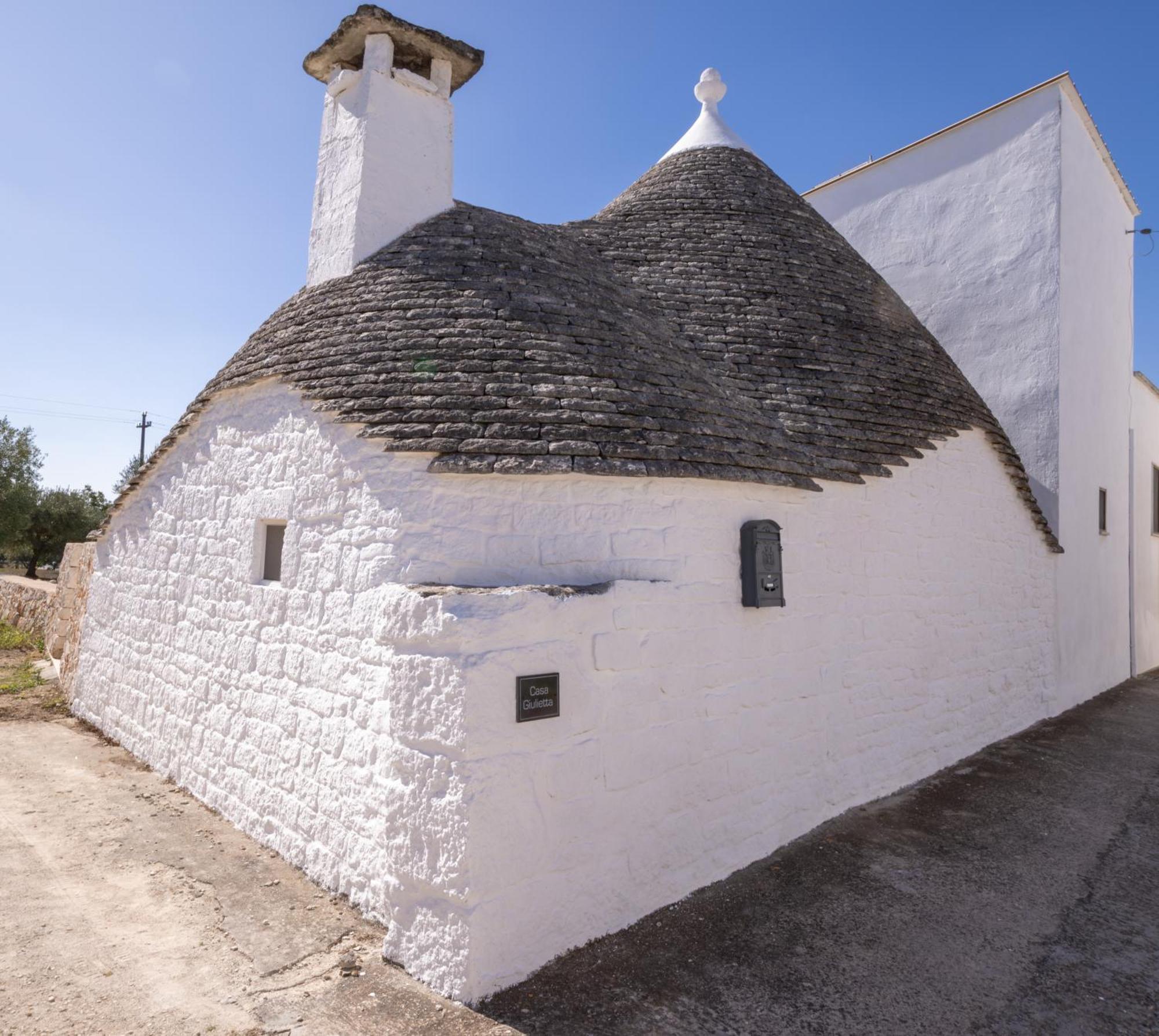 Villa With Trullo And Pool, Alberobello Exterior foto