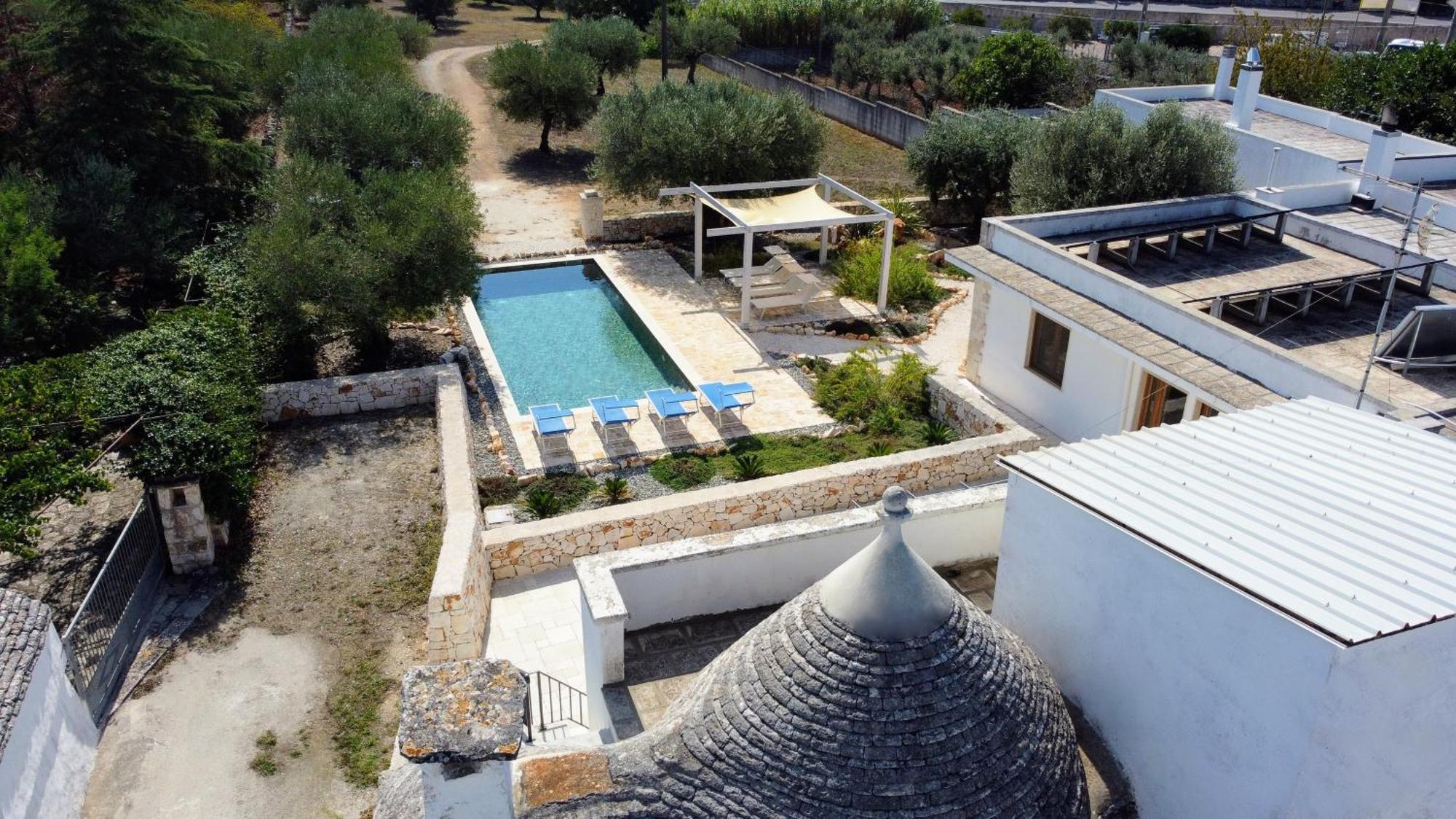 Villa With Trullo And Pool, Alberobello Exterior foto