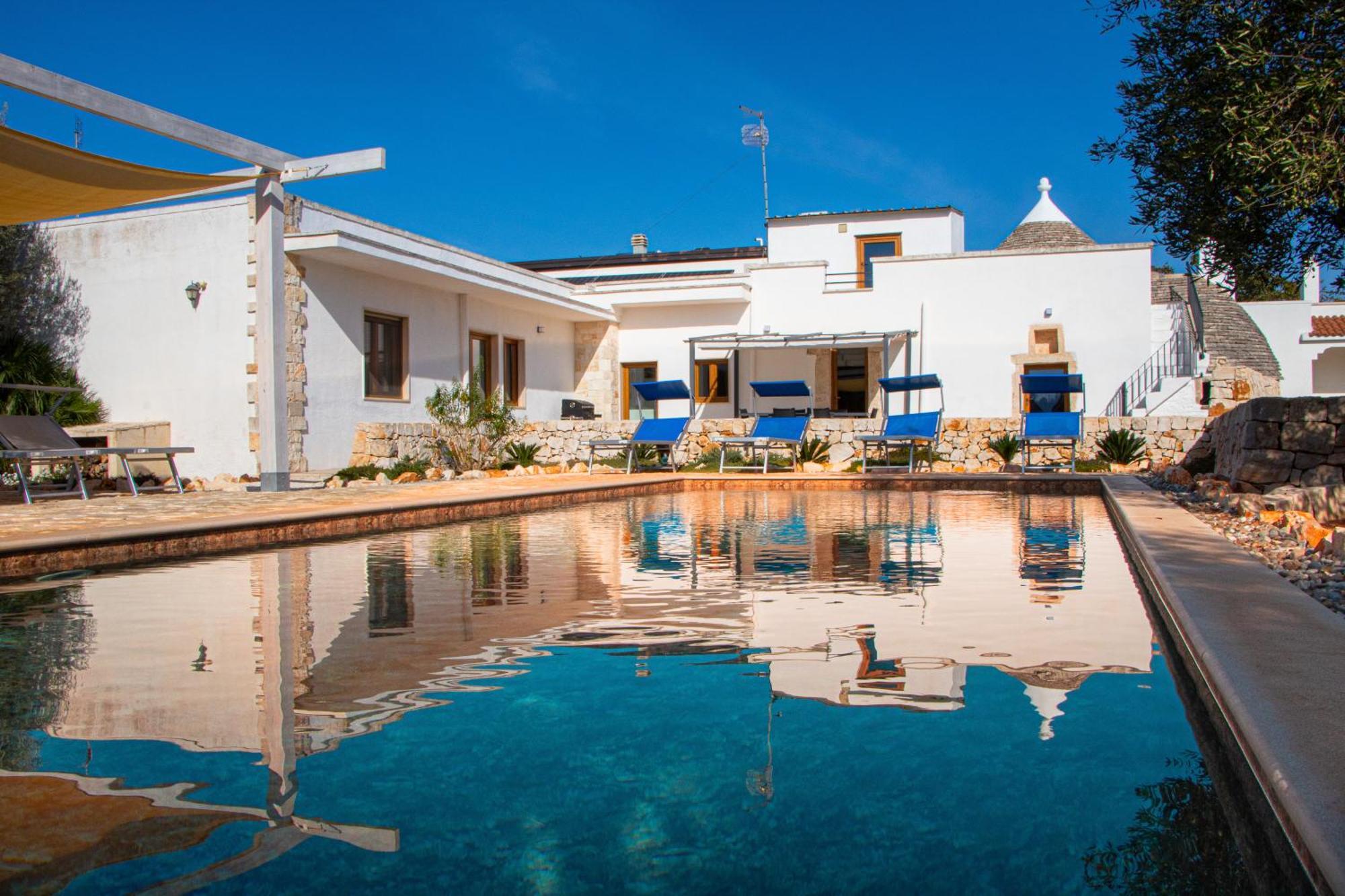 Villa With Trullo And Pool, Alberobello Exterior foto